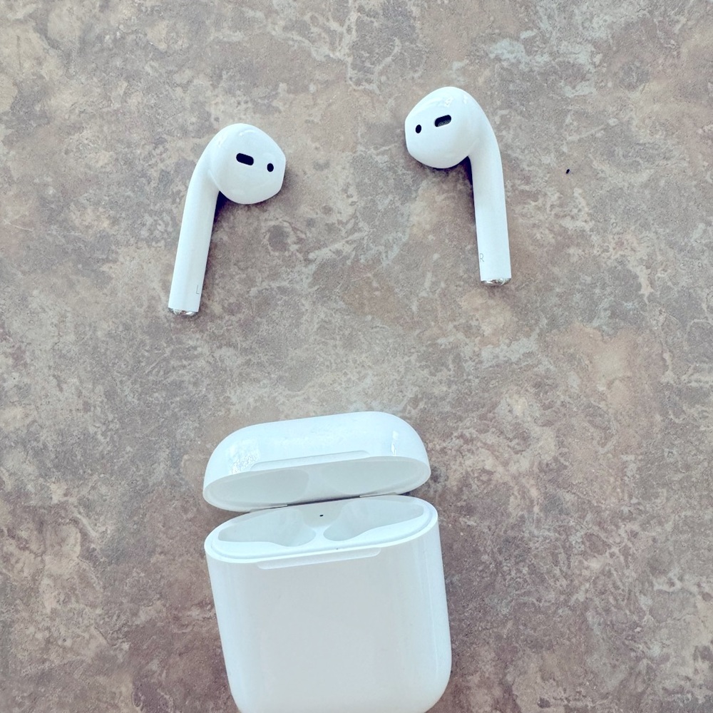 Apple AirPods with charging case